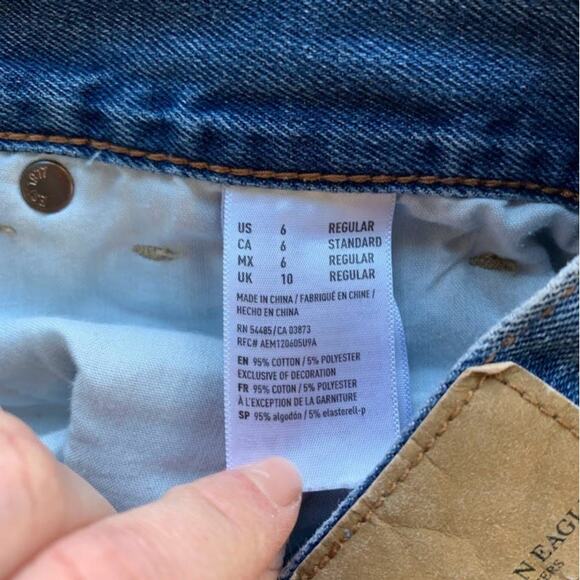 American Eagle Mom Jean Womens Denim Jeans Medium Wash Size 6 High Rise - Picture 7 of 8